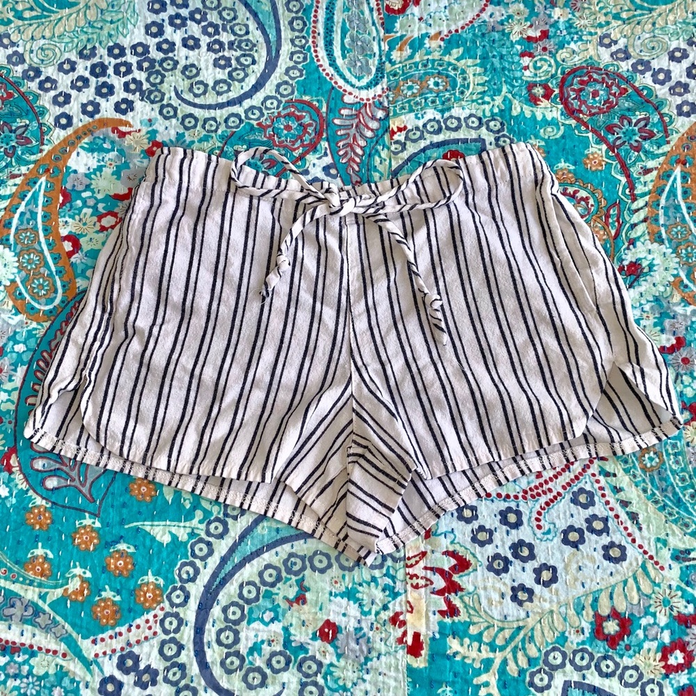 Brandy Melville | Striped Shorts